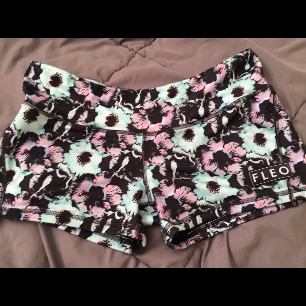 Fleos Shorts